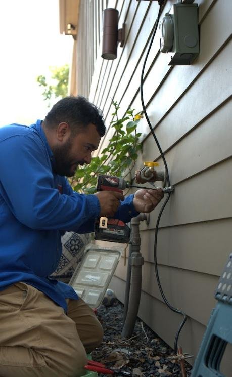 residential-electrician-installing-outdoor-led-lighting Licensed residential electrician in Houston installing outdoor LED landscape lighting system
